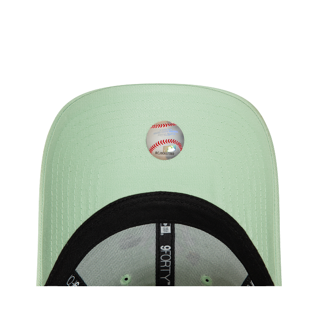New York Yankees MLB Butterfly Icon 9FORTY Strapback para Mujer