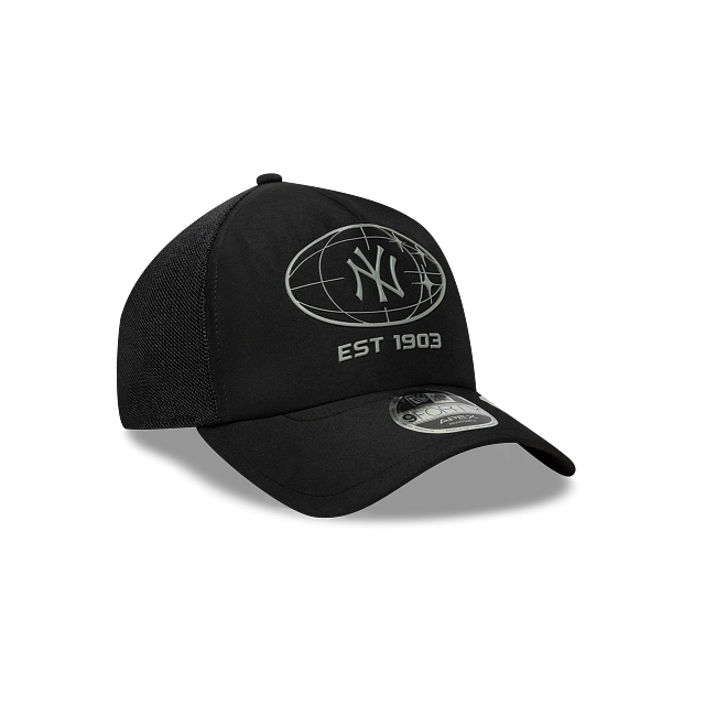 New York Yankees MLB Graphic 9FORTY Apex Trucker Snapback