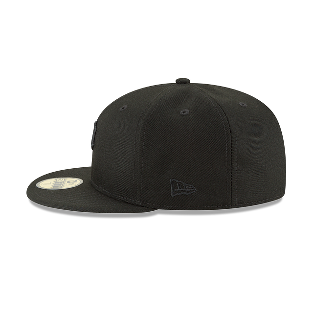 Pittsburgh Pirates MLB Black on Black 59FIFTY Cerrada