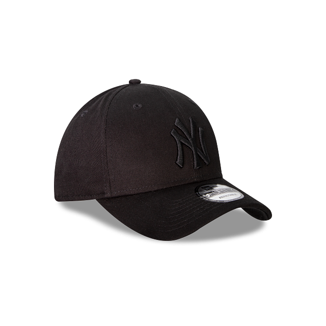 New York Yankees MLB Black on Black 9FORTY Snapback