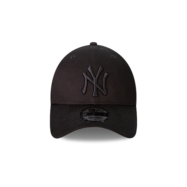 New York Yankees MLB Black on Black 9FORTY Snapback