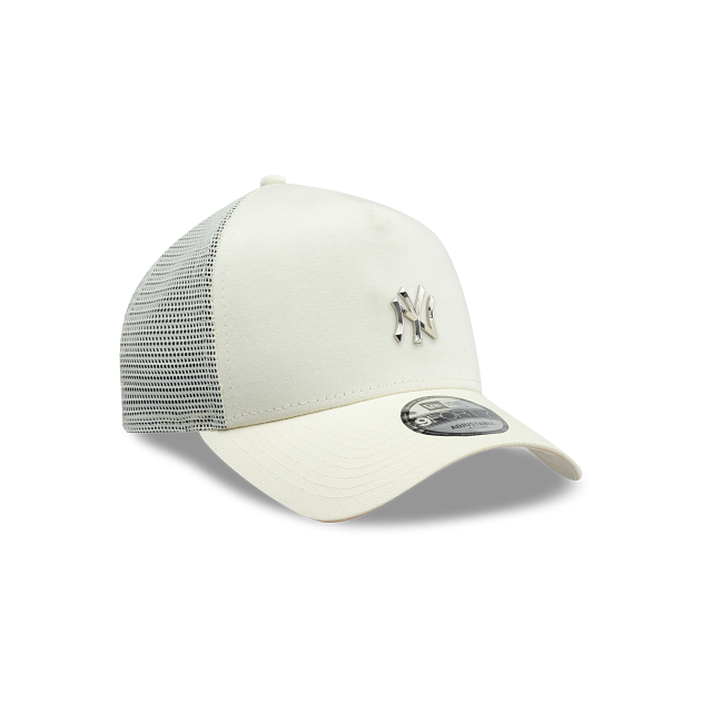 New York Yankees MLB Metallic Badge 9FORTY A-Frame Trucker Snapback