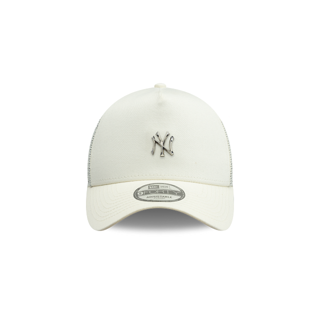New York Yankees MLB Metallic Badge 9FORTY A-Frame Trucker Snapback