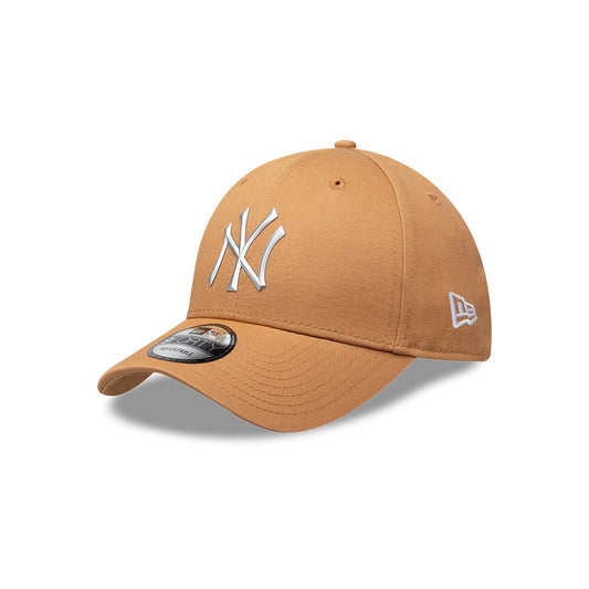 New York Yankees MLB Metal Badge 9FORTY Strapback Café