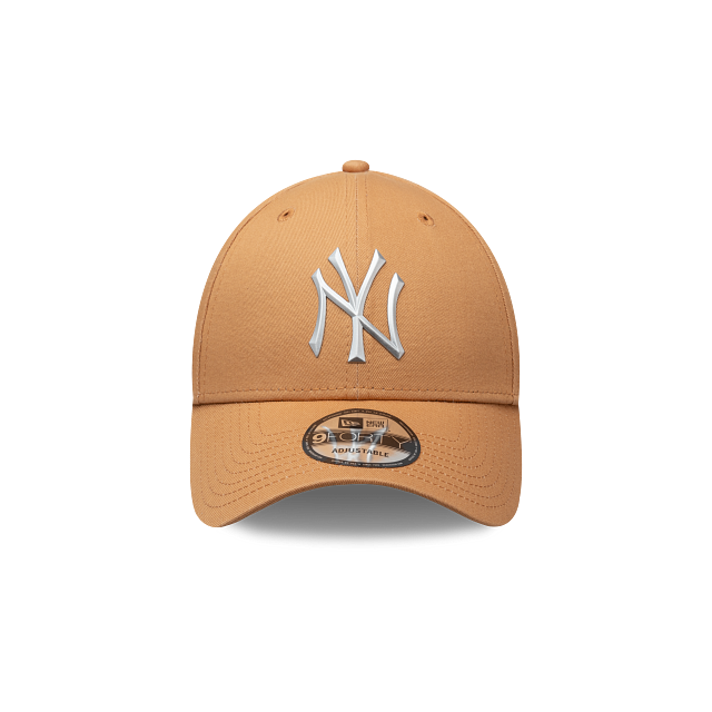 New York Yankees MLB Metal Badge 9FORTY Strapback Café
