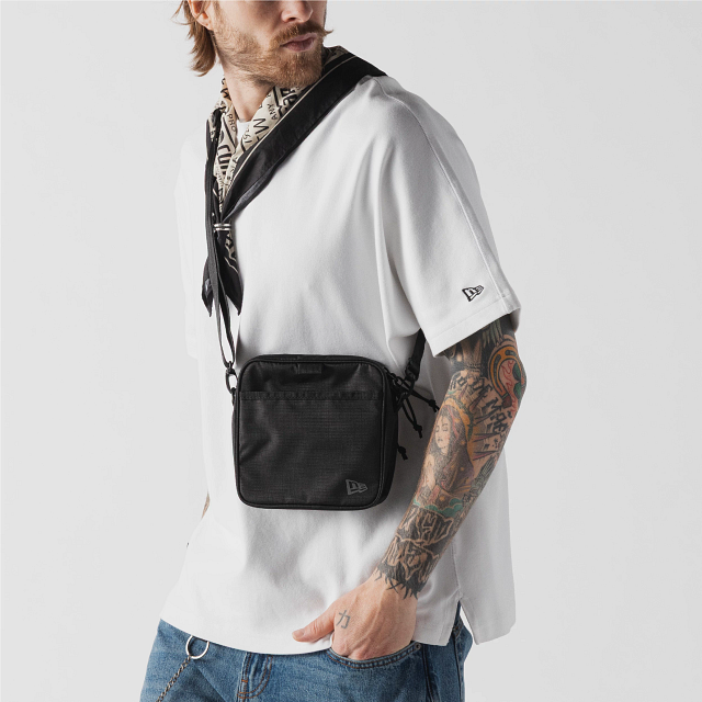 Shoulder Pouch New Era Wordmark