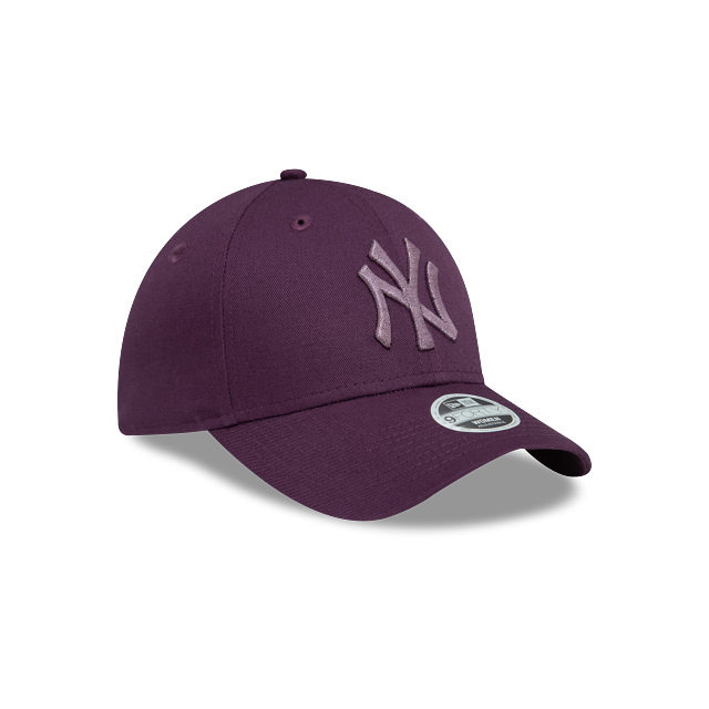New York Yankees MLB Women's Metallic Logo 9FORTY Strapback Morada para Mujer