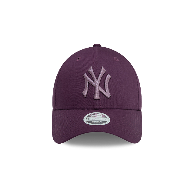 New York Yankees MLB Women's Metallic Logo 9FORTY Strapback Morada para Mujer