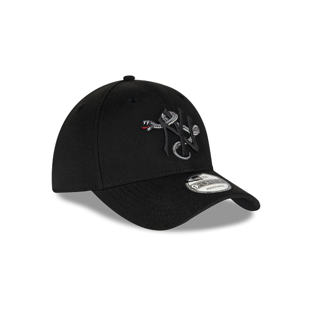 New York Yankees MLB Snake Icon 9FORTY Strapback