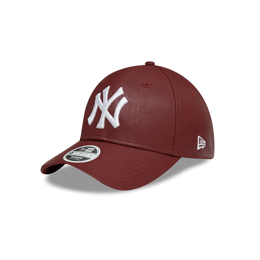 New York Yankees MLB Faux Leather Crinkled 9FORTY Strapback Roja para Mujer