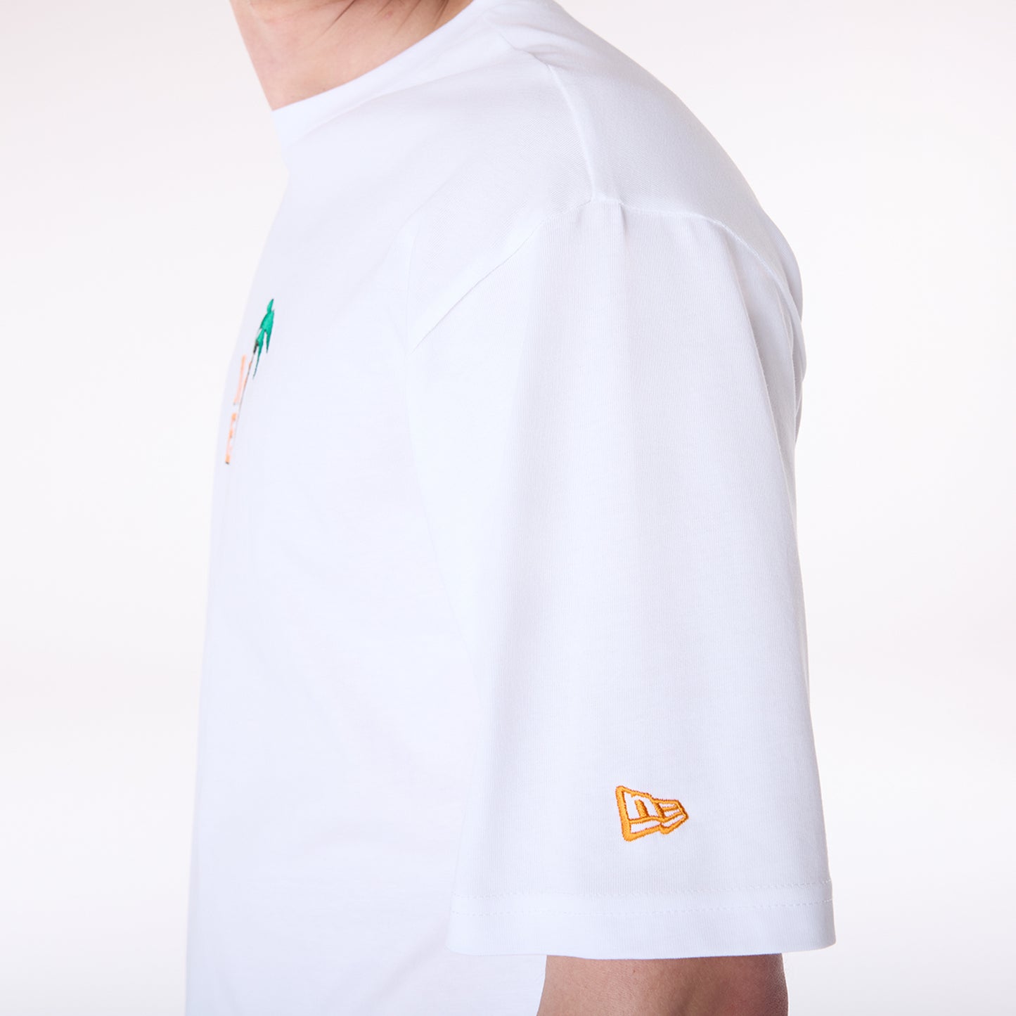 Playera Manga Corta New Era Summer Graphic Blanca