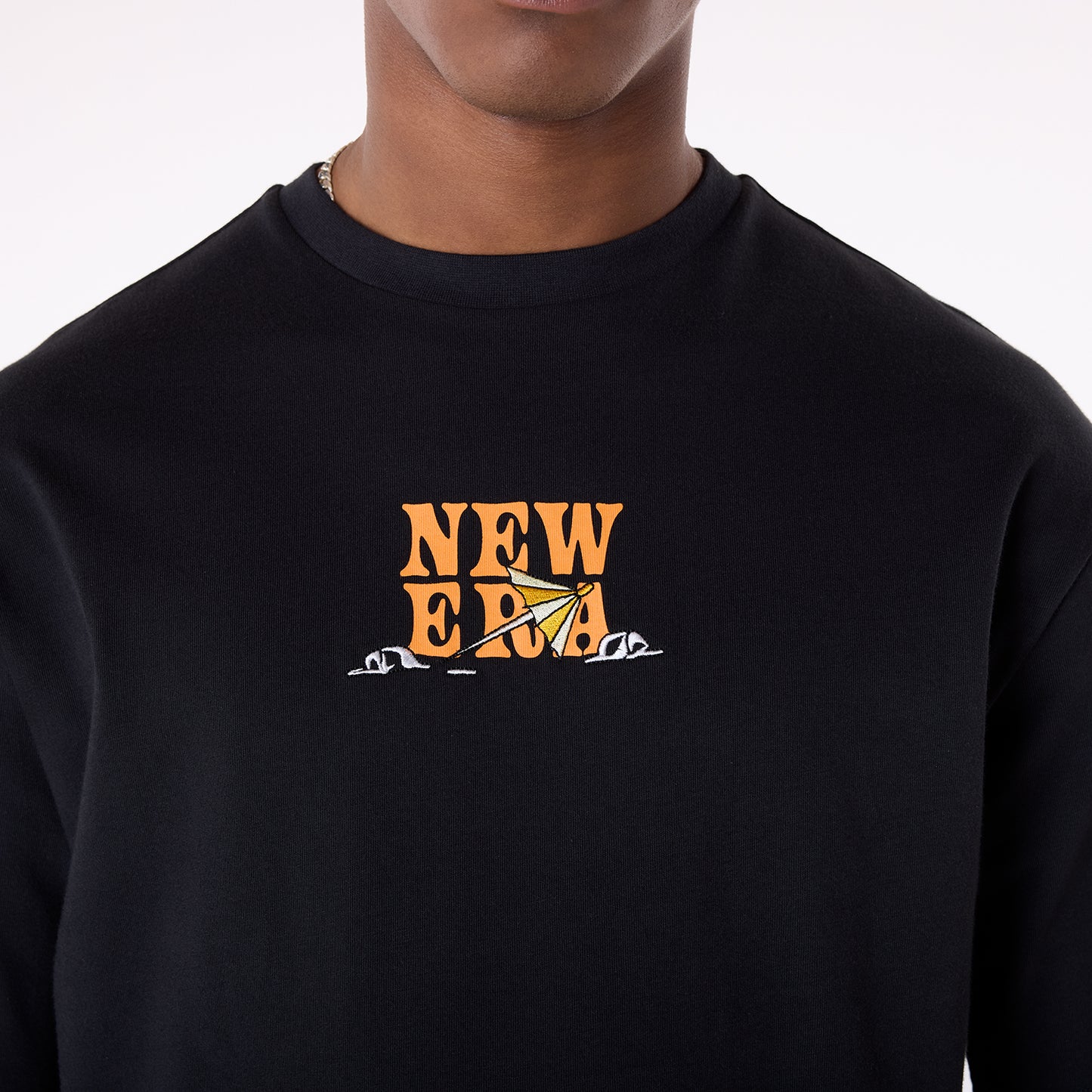 Playera Manga Corta New Era Summer Graphic Negra