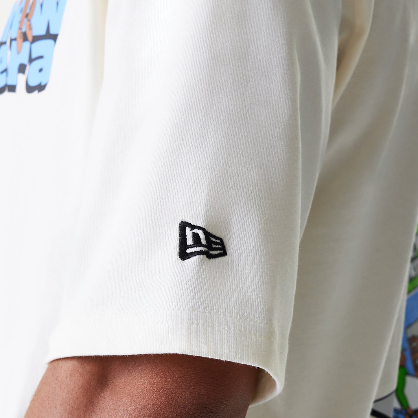 Playera Manga Corta New Era Store Graphics