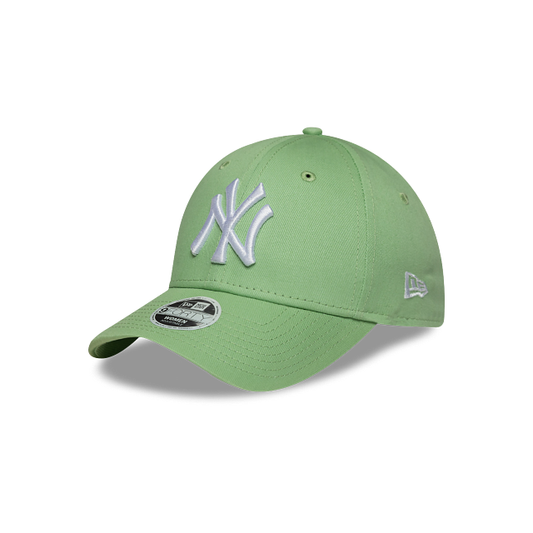 New York Yankees MLB Women's League Essentials 9FORTY Strapback Verde para Mujer