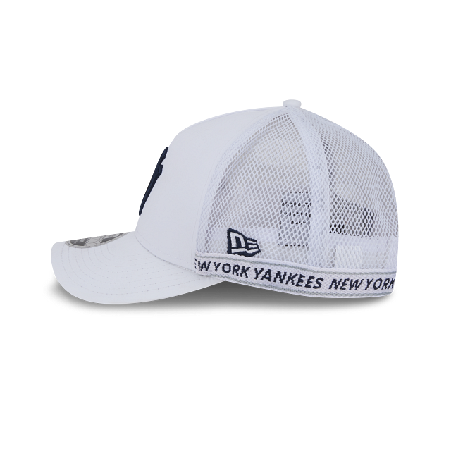 New York Yankees MLB Leisure 9FORTY M-Crown A-Frame Trucker Strapback