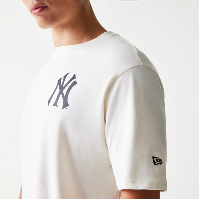 Playera Manga Corta New York Yankees MLB Food Graphic