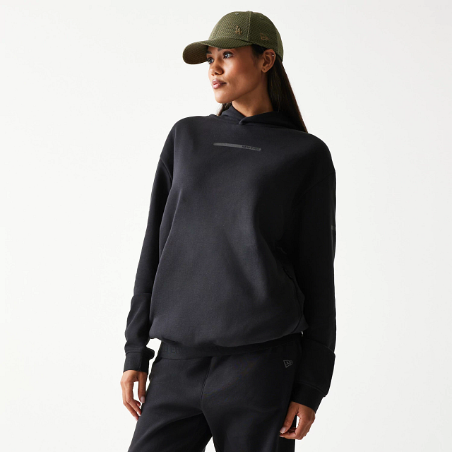 Sudadera New Era Tech Core Negra