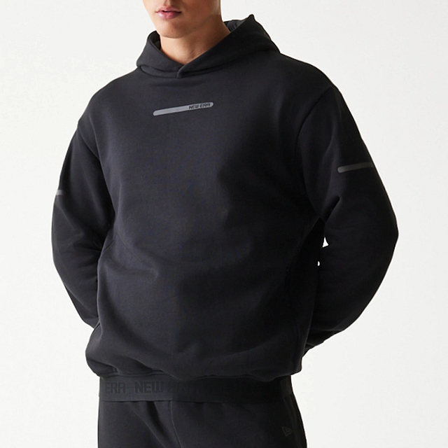 Sudadera New Era Tech Core Negra