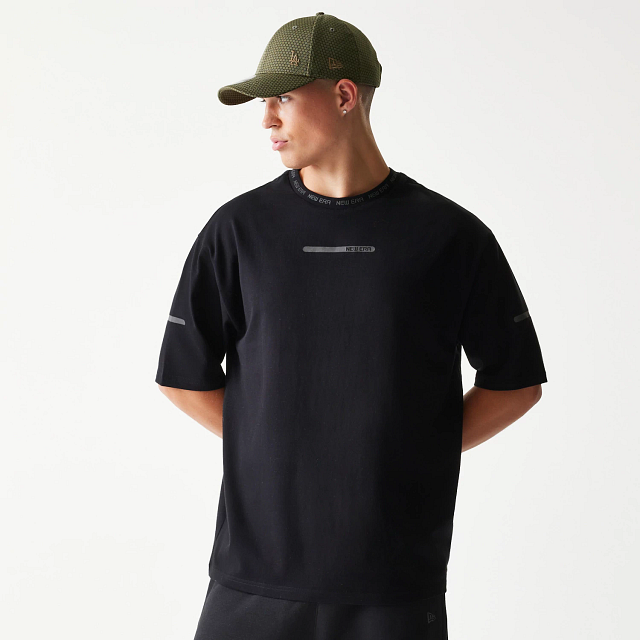 Playera Manga Corta New Era Tech Core Negra