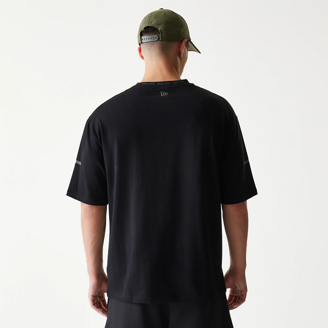 Playera Manga Corta New Era Tech Core Negra