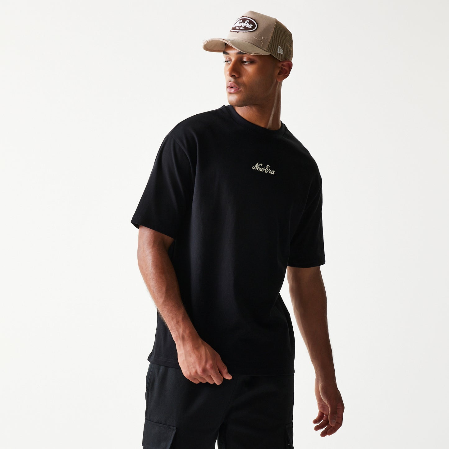 Playera Manga Corta New Era Script Negra