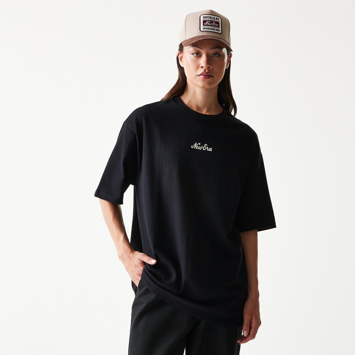 Playera Manga Corta New Era Script Negra