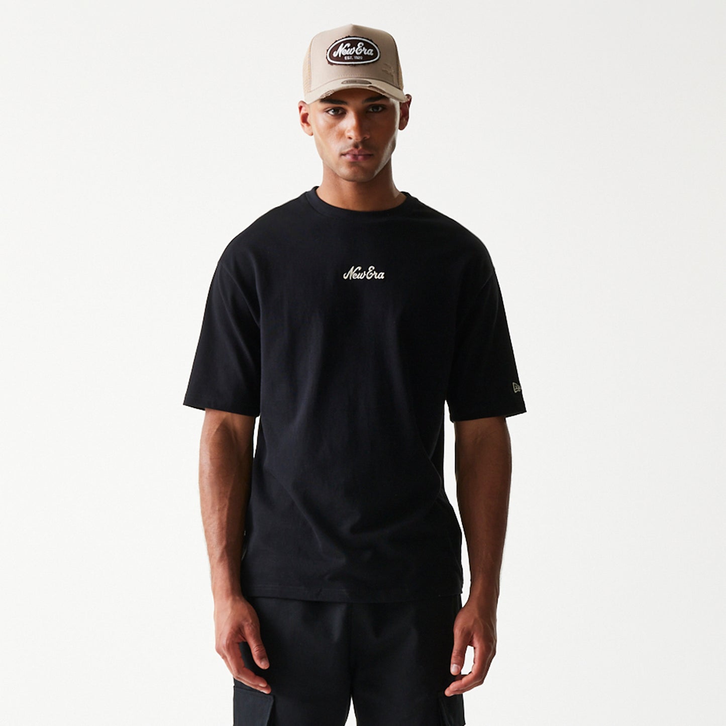 Playera Manga Corta New Era Script Negra