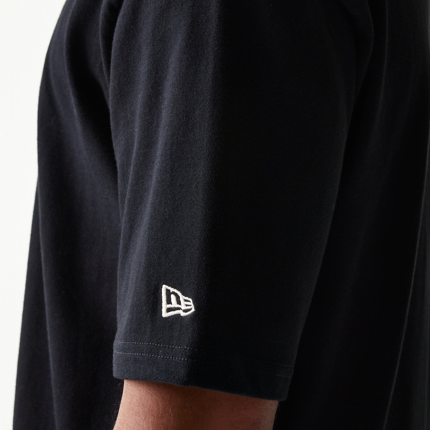 Playera Manga Corta New Era Script Negra
