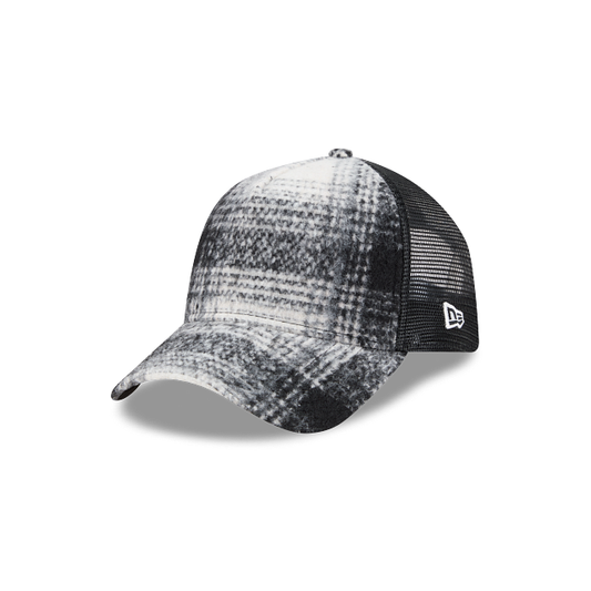 New Era 9FORTY A-Frame Trucker Snapback Blanco y Negro