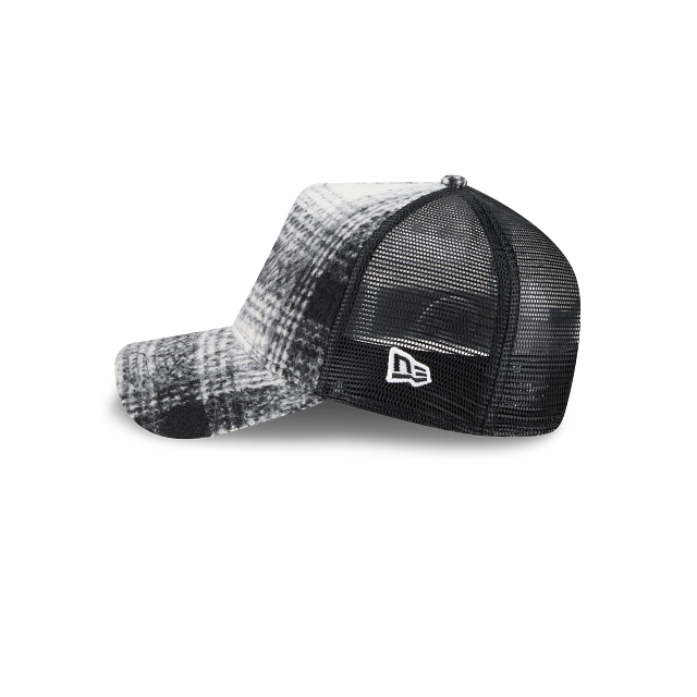 New Era 9FORTY A-Frame Trucker Snapback Blanco y Negro