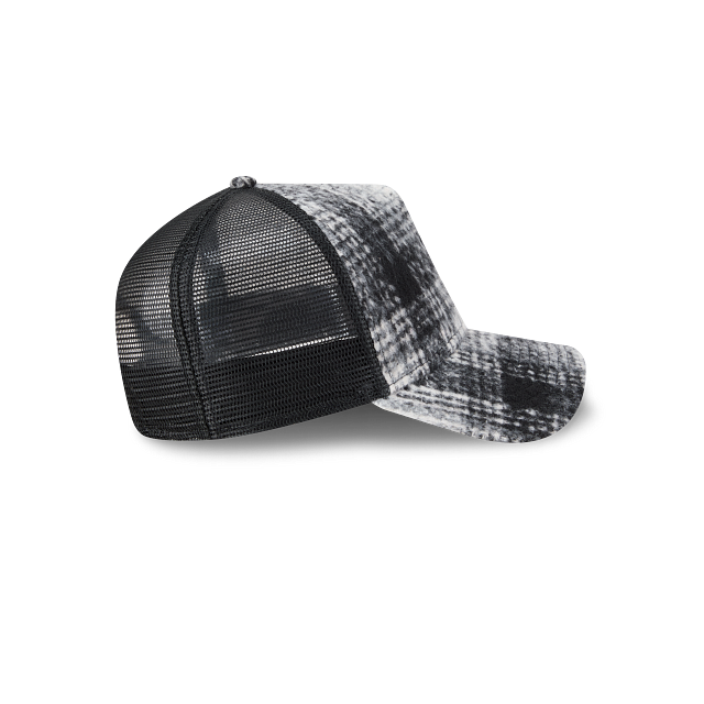 New Era 9FORTY A-Frame Trucker Snapback Blanco y Negro