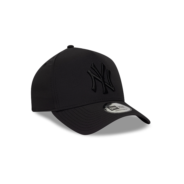 New York Yankees MLB Black on Black 9FORTY A-Frame Snapback