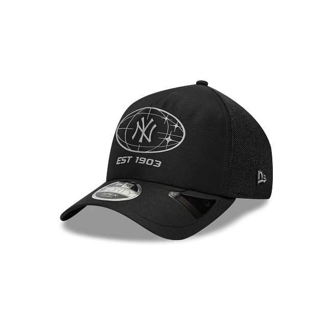 New York Yankees MLB Graphic 9FORTY Apex Trucker Snapback
