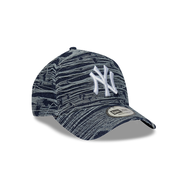 New York Yankees MLB Distressed Denim 9FORTY E-Frame Snapback Navy