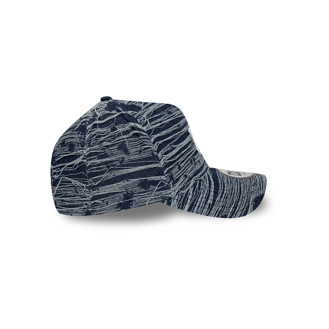 New York Yankees MLB Distressed Denim 9FORTY E-Frame Snapback Navy